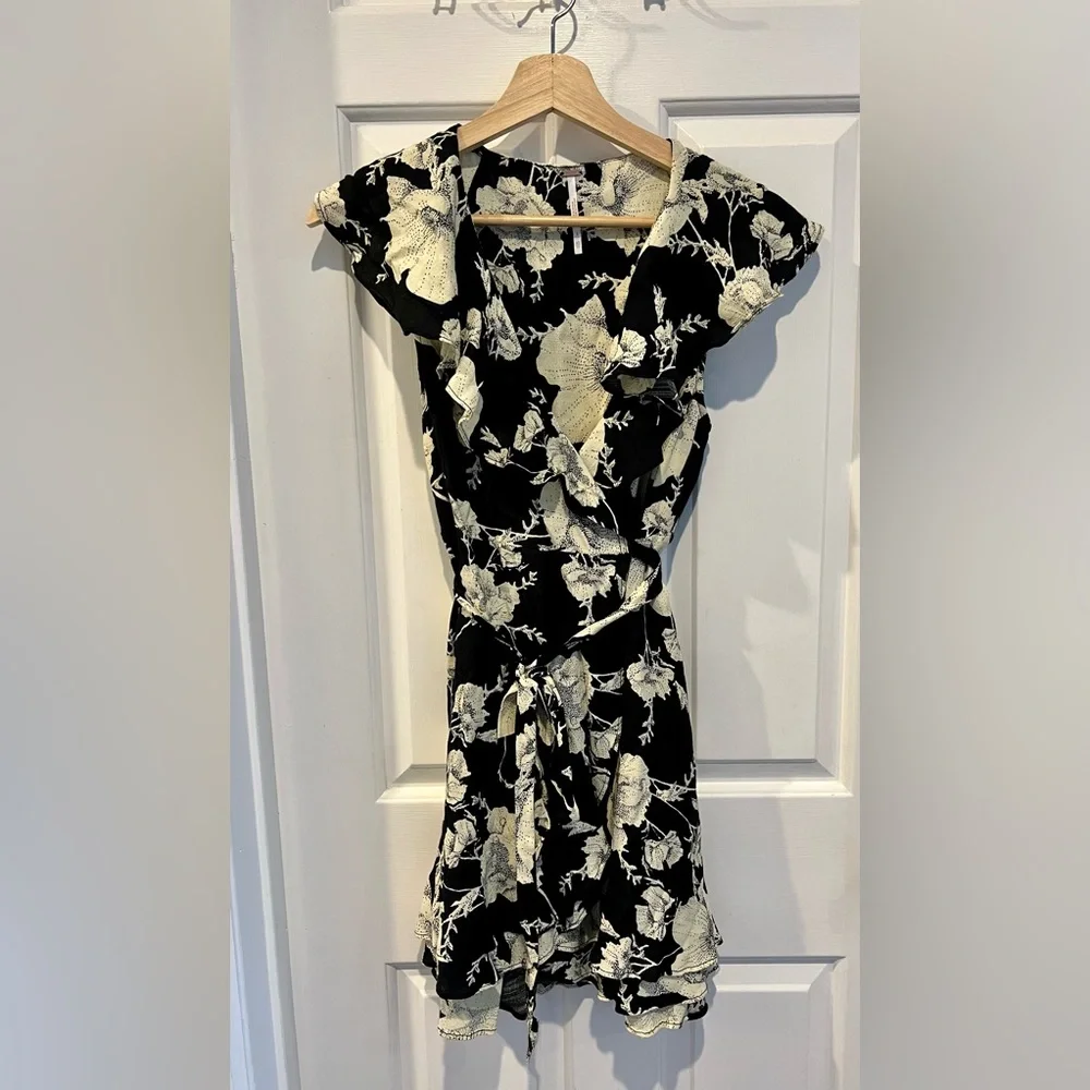 Free People Floral Wrap Mini Dress XS [NEVER WORN]